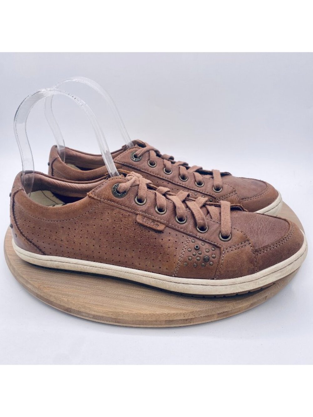 Taos Shoes Womens 9 40 Brown Leather Studded Sporty Freedom Sneakers